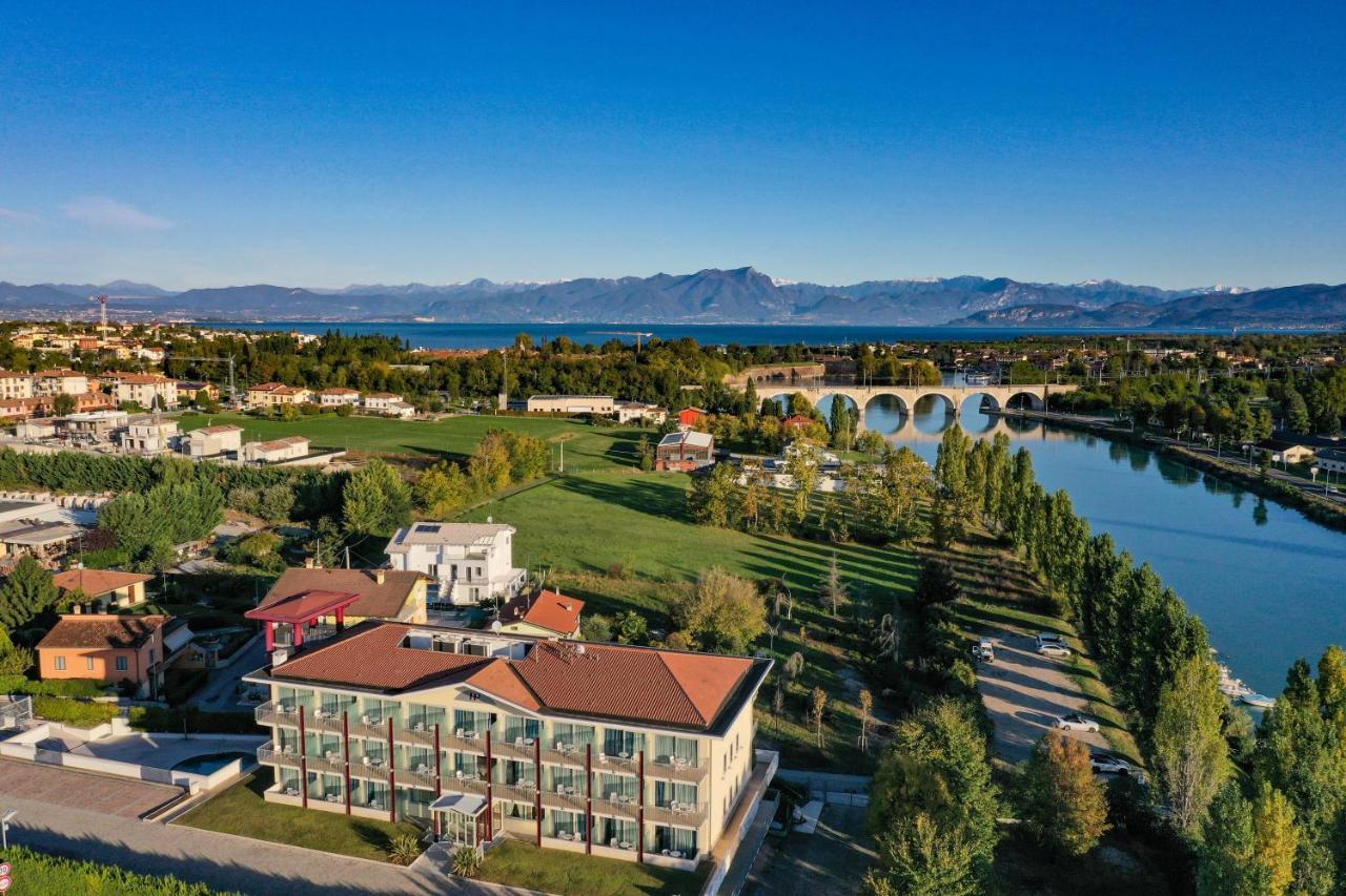 Hotel Rivus Peschiera del Garda Bagian luar foto