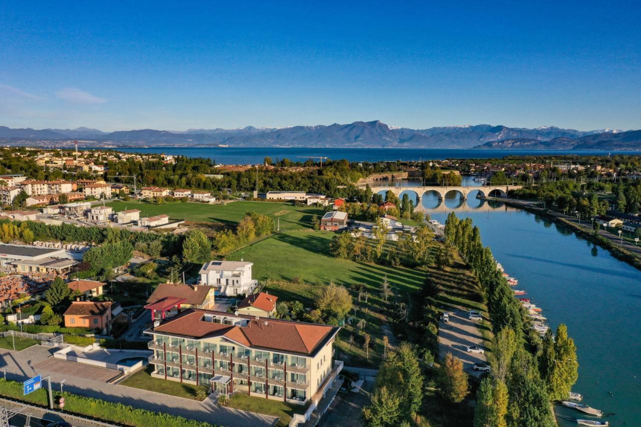 Hotel Rivus Peschiera del Garda Bagian luar foto