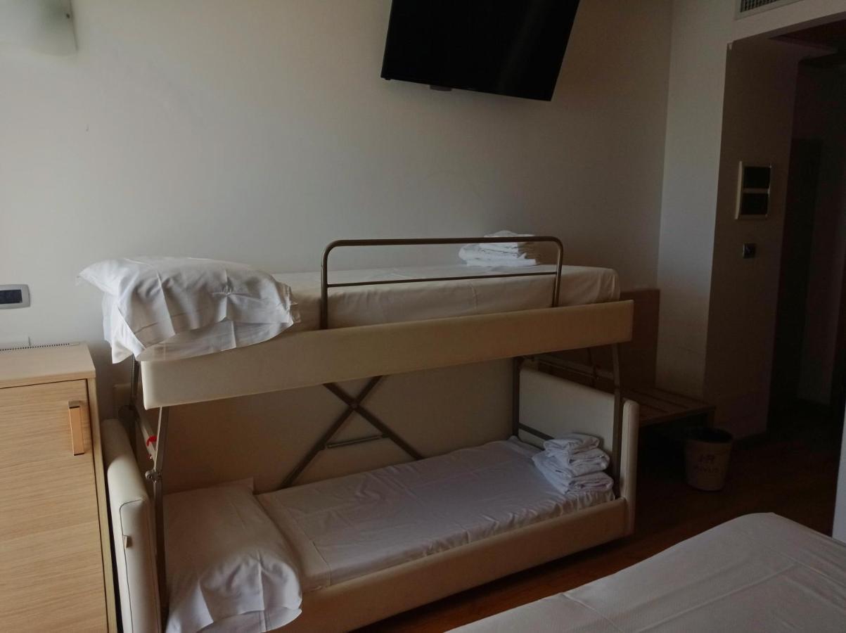 Hotel Rivus Peschiera del Garda Bagian luar foto