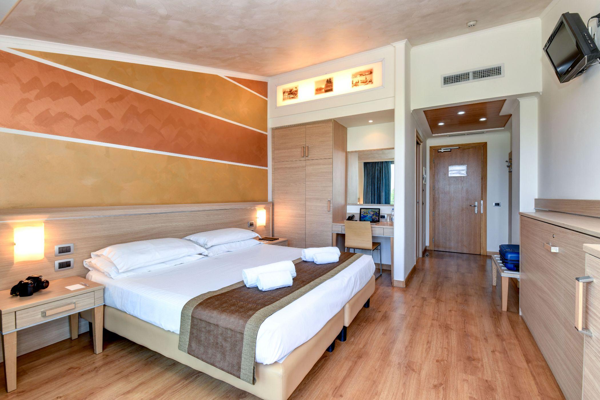 Hotel Rivus Peschiera del Garda Bagian luar foto