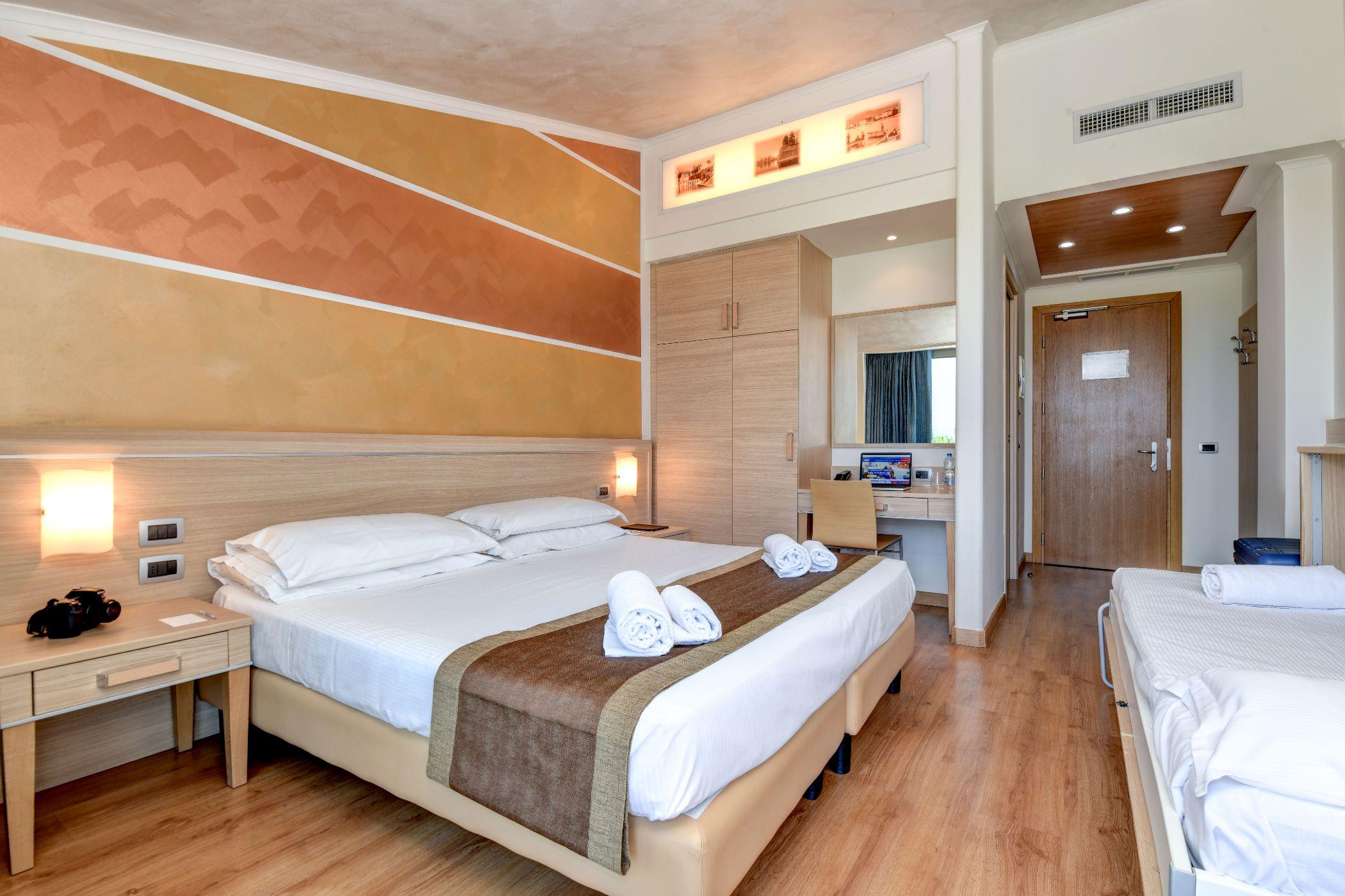 Hotel Rivus Peschiera del Garda Bagian luar foto