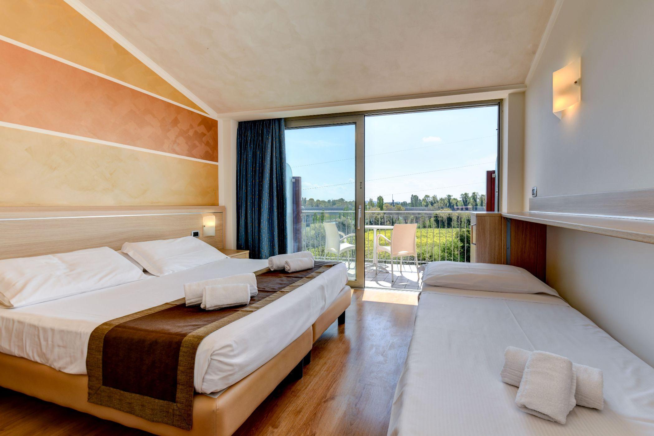 Hotel Rivus Peschiera del Garda Bagian luar foto