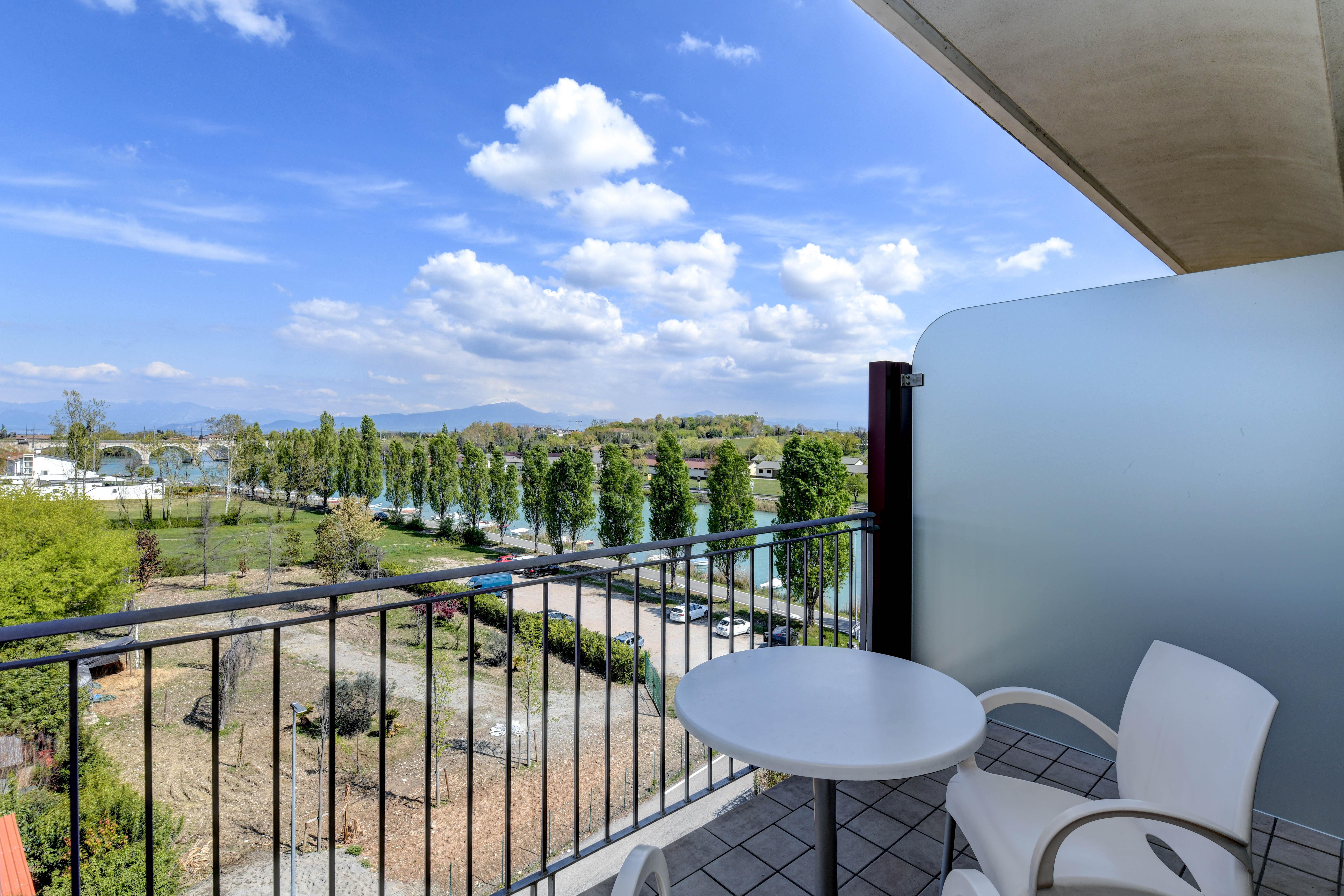 Hotel Rivus Peschiera del Garda Bagian luar foto