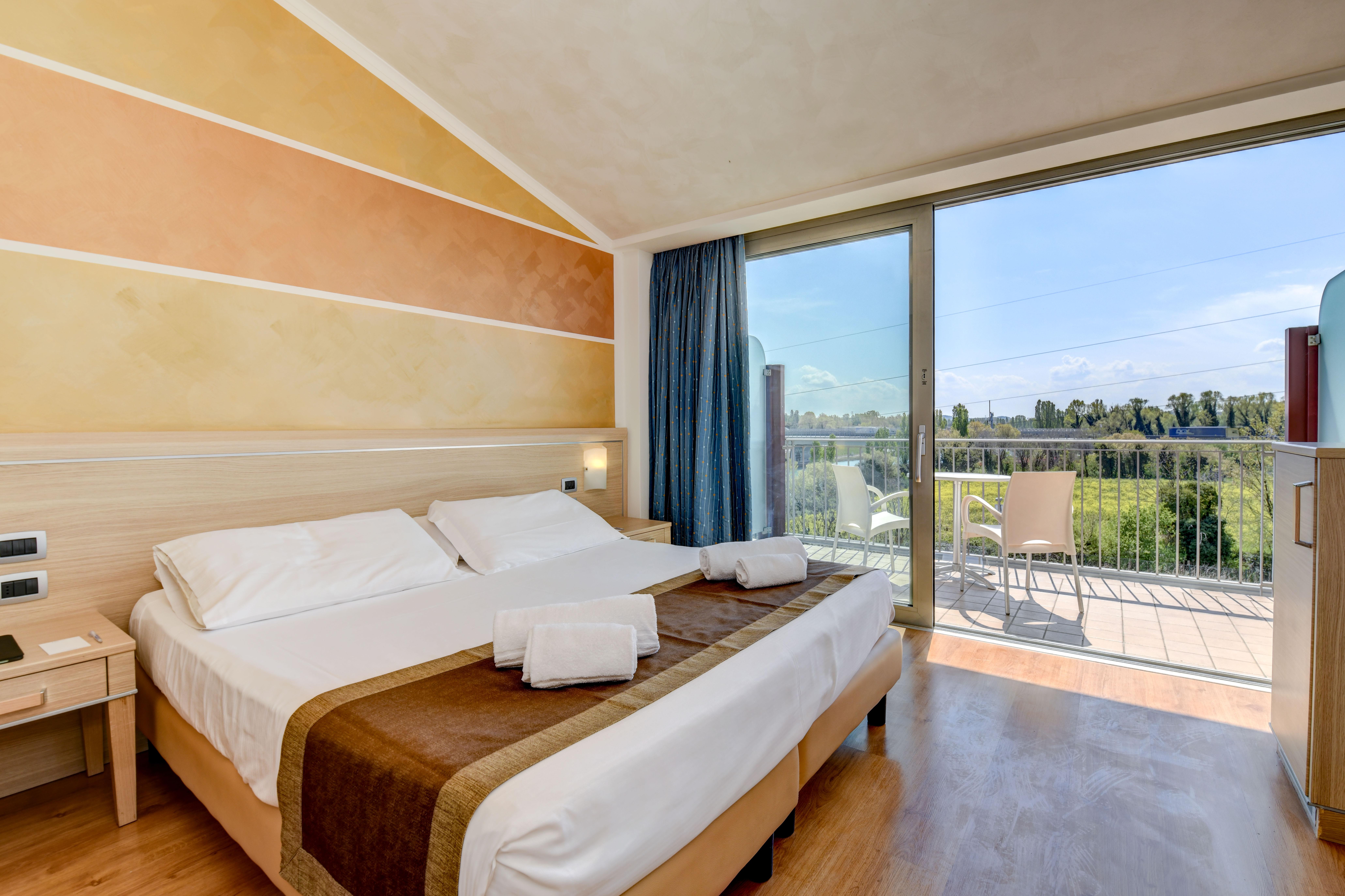 Hotel Rivus Peschiera del Garda Bagian luar foto