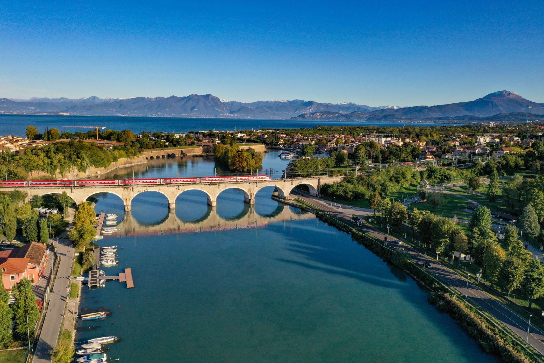 Hotel Rivus Peschiera del Garda Bagian luar foto