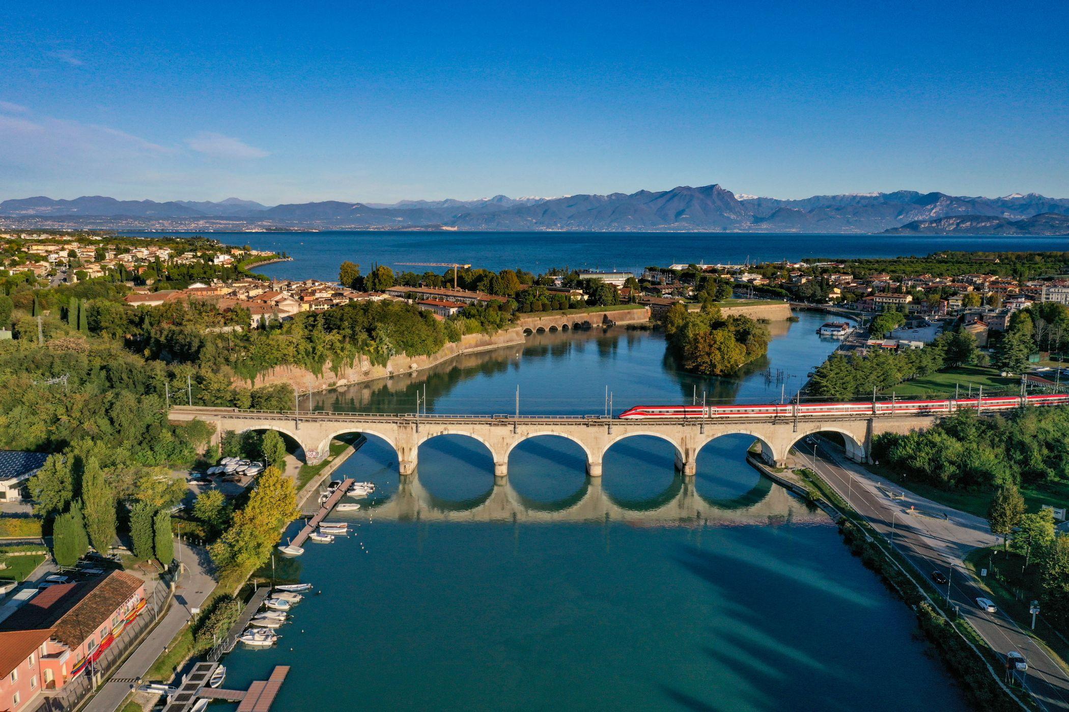 Hotel Rivus Peschiera del Garda Bagian luar foto
