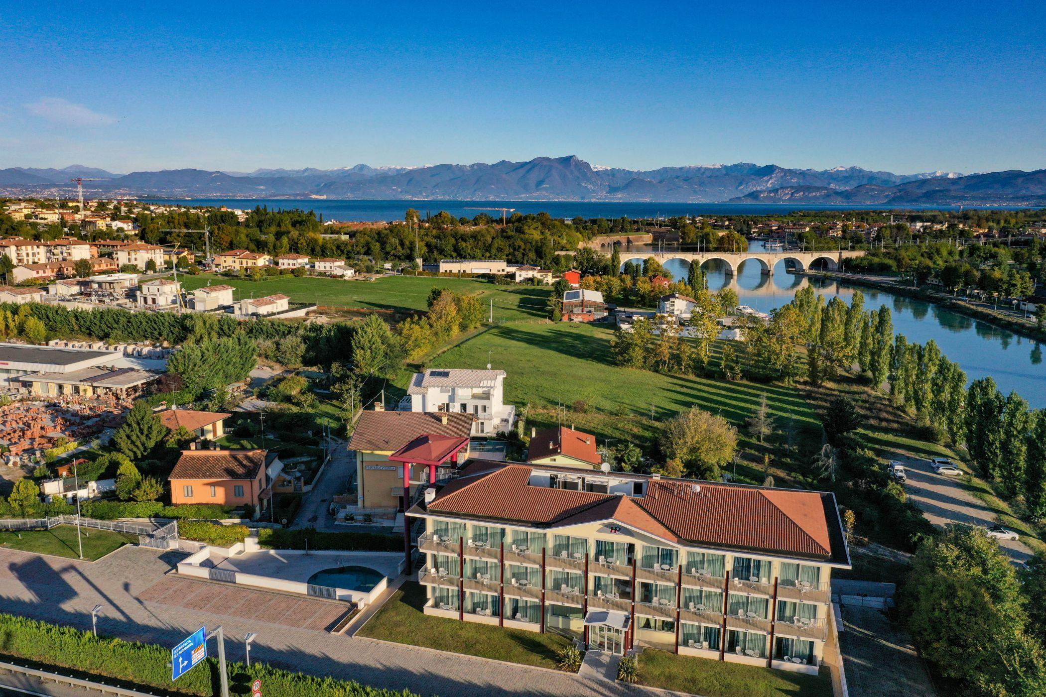 Hotel Rivus Peschiera del Garda Bagian luar foto