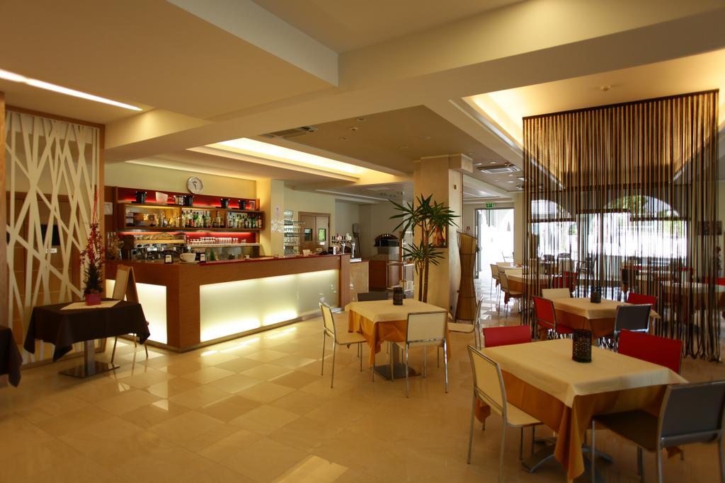 Hotel Rivus Peschiera del Garda Bagian luar foto