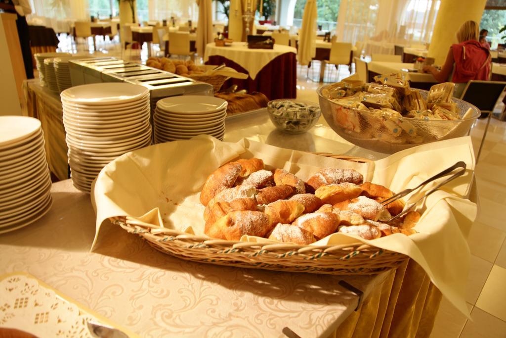 Hotel Rivus Peschiera del Garda Bagian luar foto