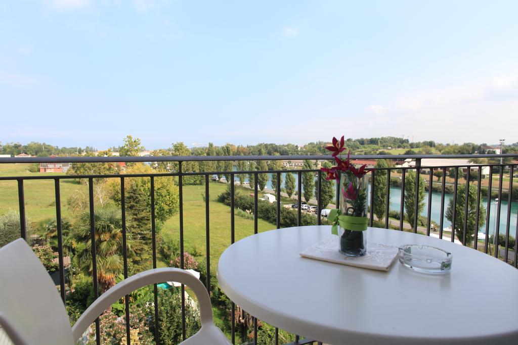 Hotel Rivus Peschiera del Garda Bagian luar foto
