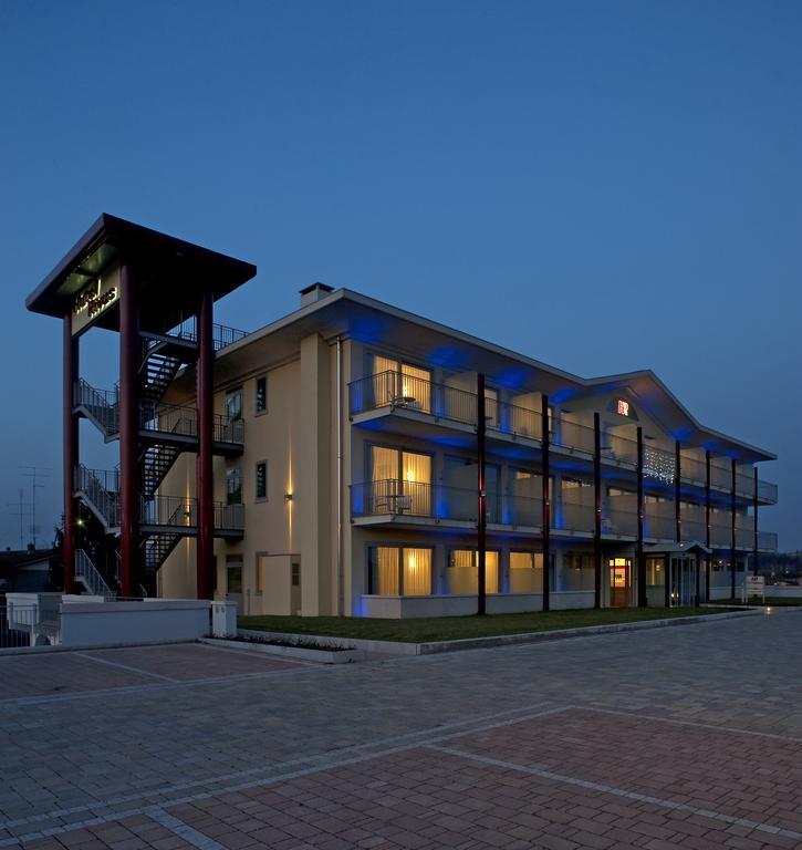 Hotel Rivus Peschiera del Garda Bagian luar foto