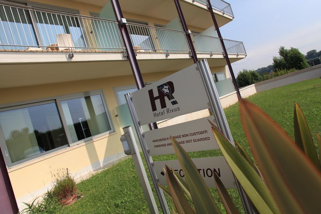 Hotel Rivus Peschiera del Garda Bagian luar foto