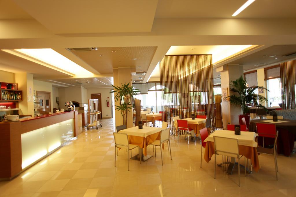 Hotel Rivus Peschiera del Garda Bagian luar foto