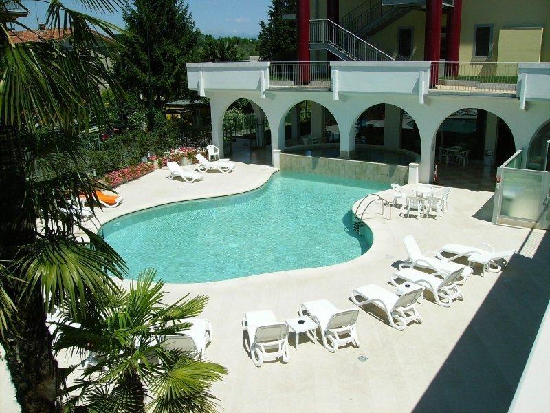 Hotel Rivus Peschiera del Garda Bagian luar foto